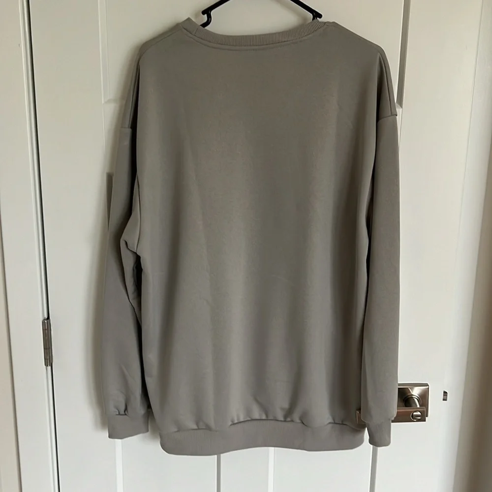 Oversized grey pullover sweater